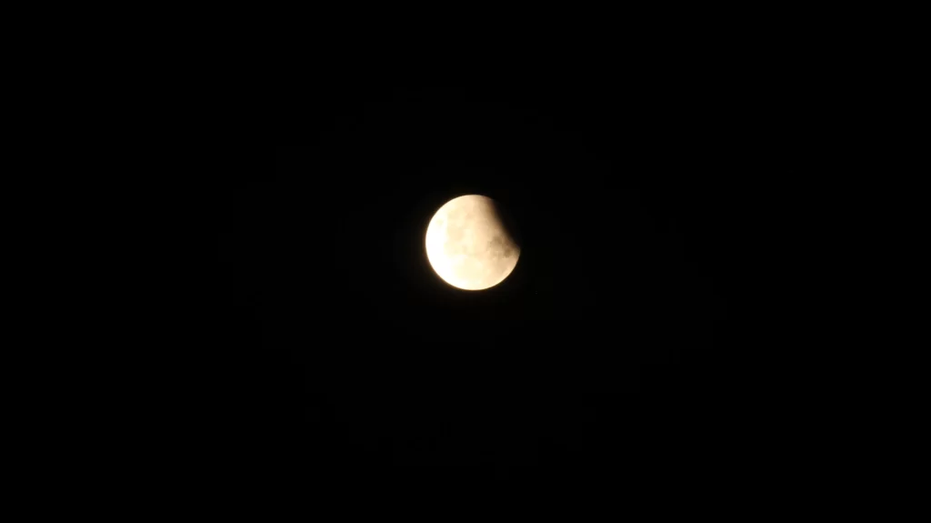 moon max eclipse 28 10 2023